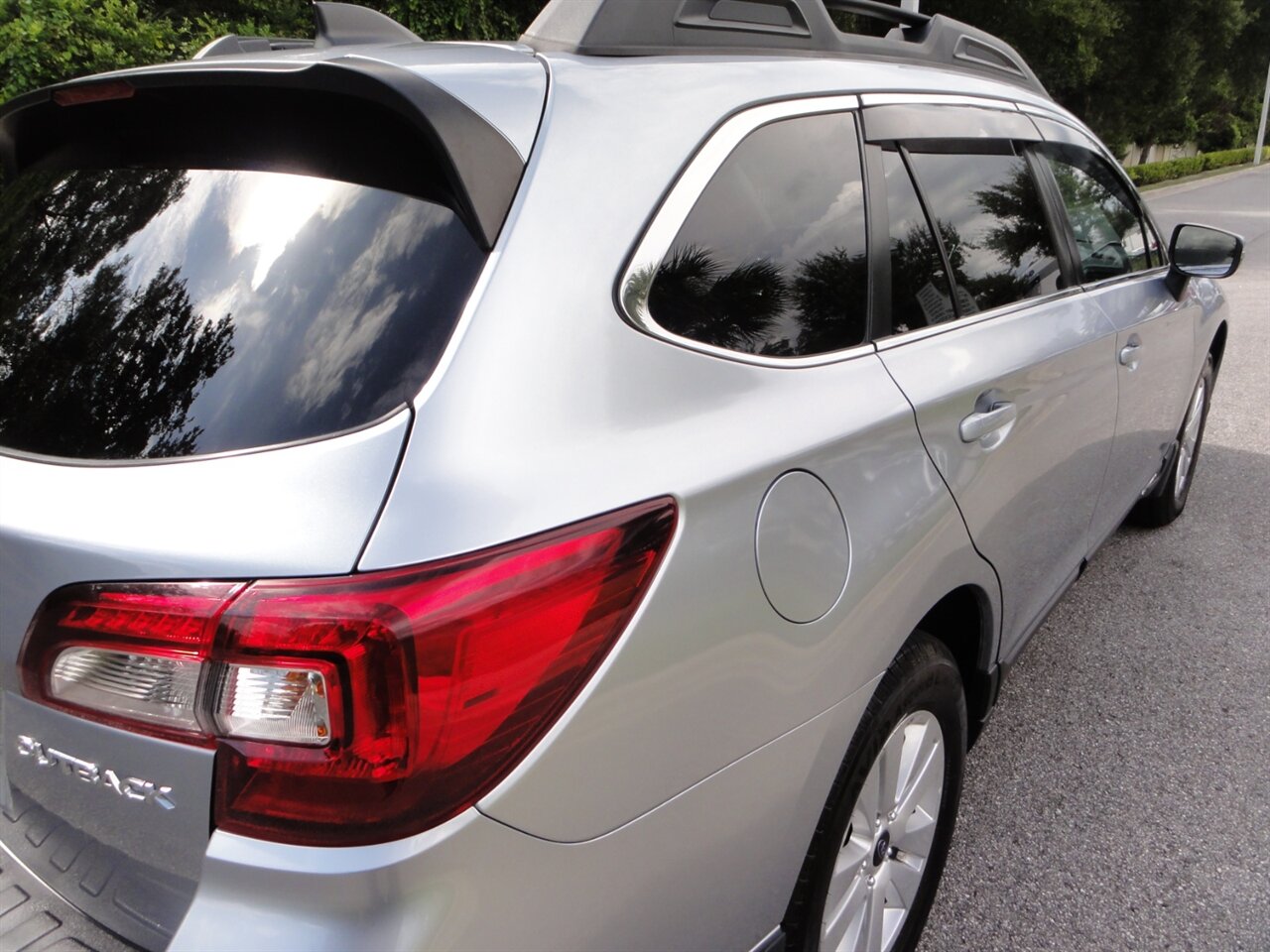 2018 Subaru Outback 2.5i Premium   - Photo 13 - Deland, FL 32720