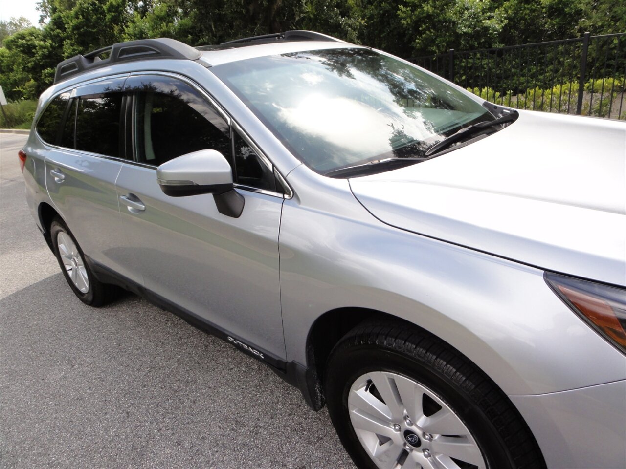 2018 Subaru Outback 2.5i Premium   - Photo 8 - Deland, FL 32720