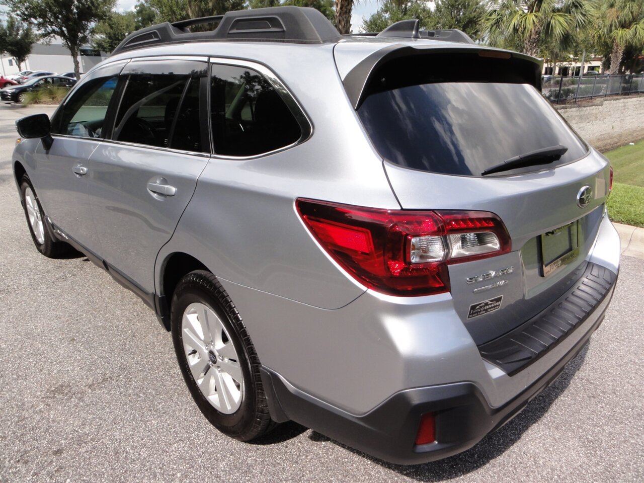 2018 Subaru Outback 2.5i Premium   - Photo 4 - Deland, FL 32720