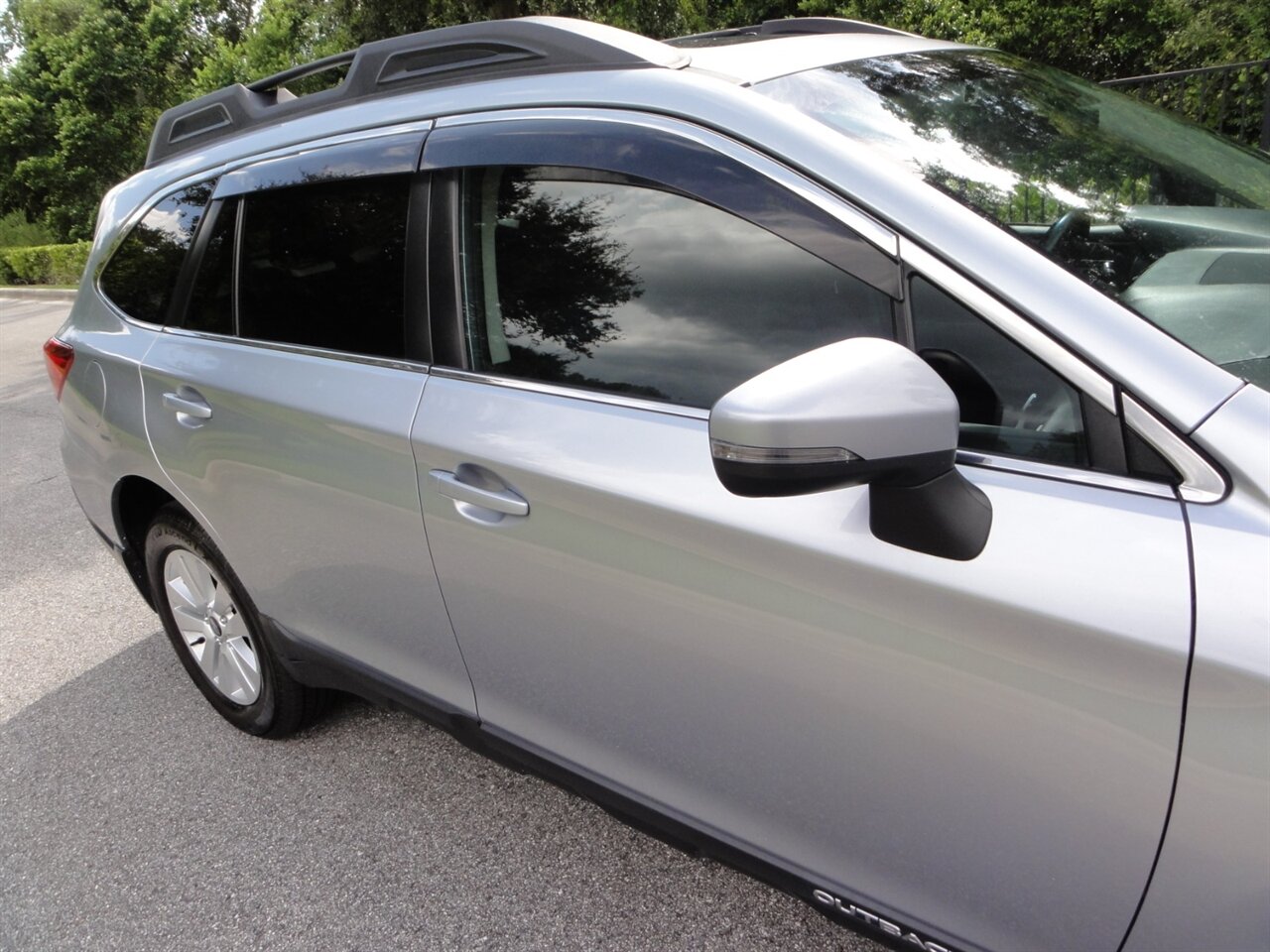 2018 Subaru Outback 2.5i Premium   - Photo 10 - Deland, FL 32720