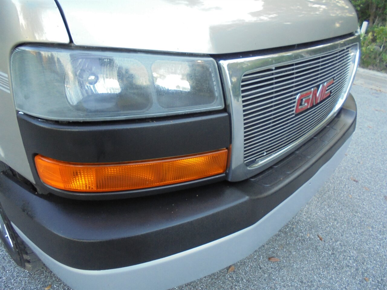 2003 GMC Savana Southern Comfort Premium   - Photo 6 - Deland, FL 32720