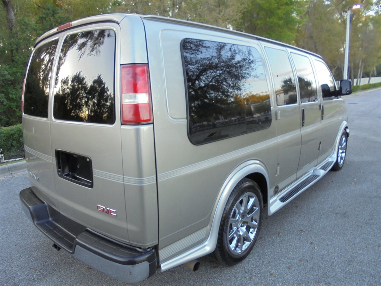 2003 GMC Savana Southern Comfort Premium   - Photo 3 - Deland, FL 32720