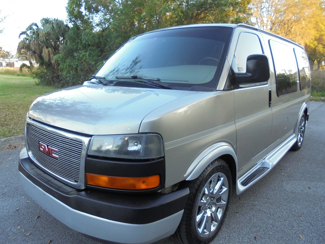 2003 GMC Savana Southern Comfort Premium   - Photo 2 - Deland, FL 32720