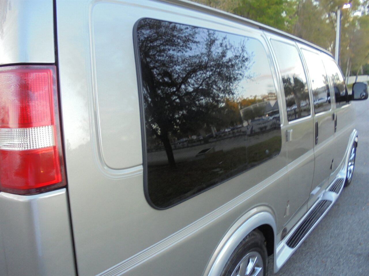 2003 GMC Savana Southern Comfort Premium   - Photo 13 - Deland, FL 32720