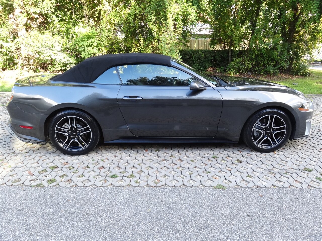 2018 Ford Mustang EcoBoost  Premium - Photo 19 - Deland, FL 32720