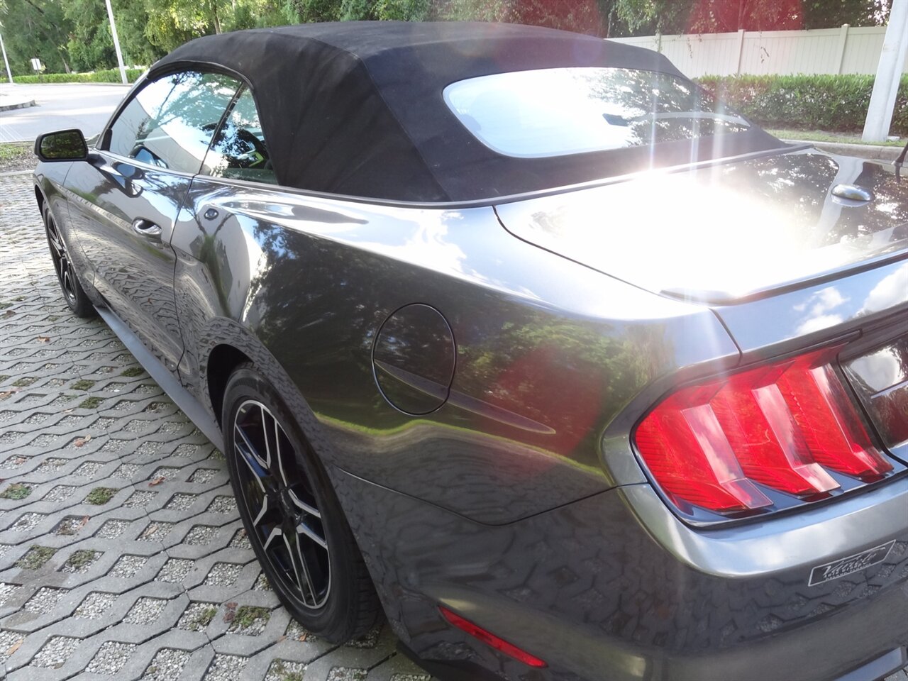 2018 Ford Mustang EcoBoost  Premium - Photo 16 - Deland, FL 32720