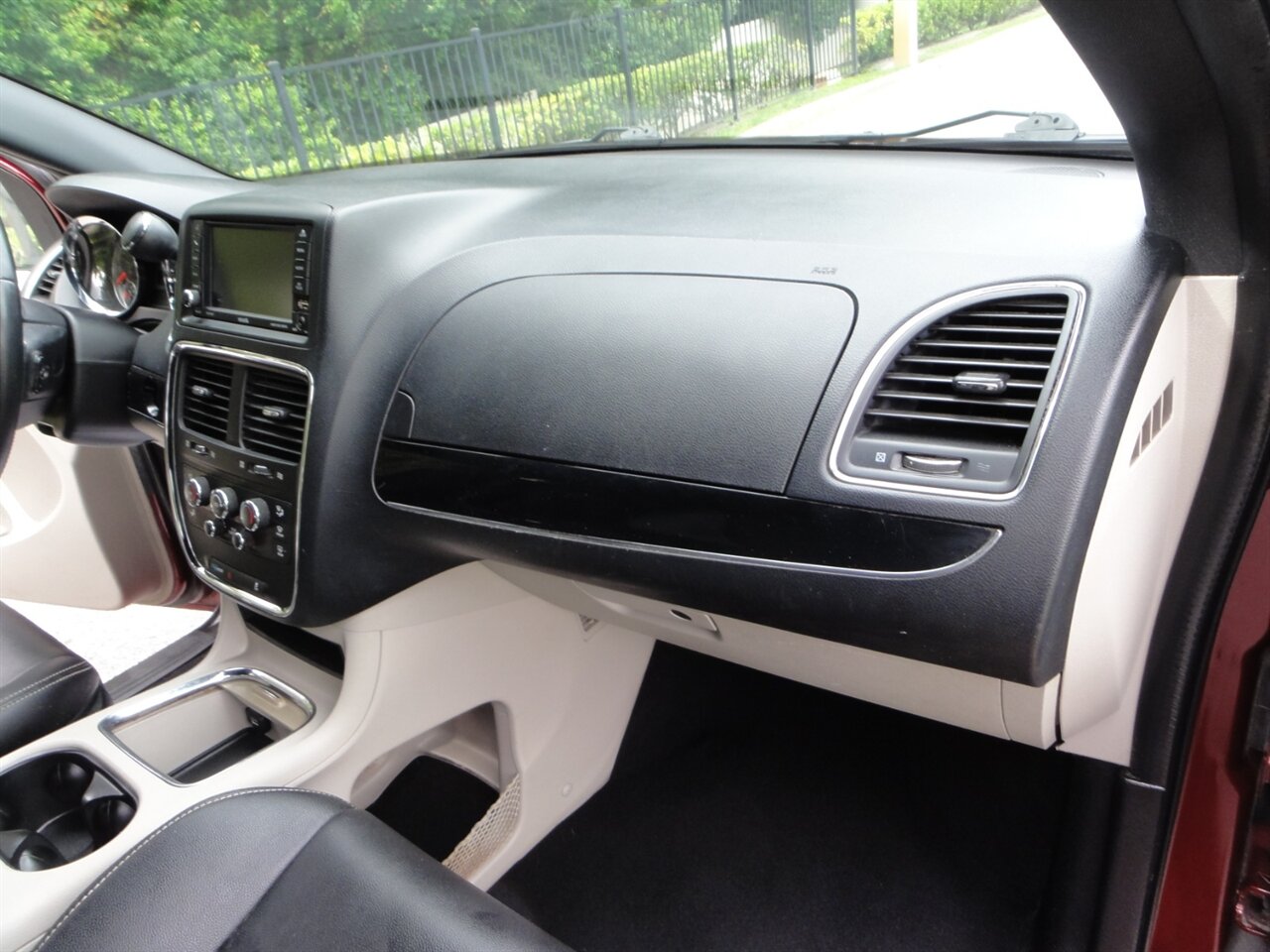 2019 Dodge Grand Caravan SXT  Stow n Go - Photo 42 - Deland, FL 32720
