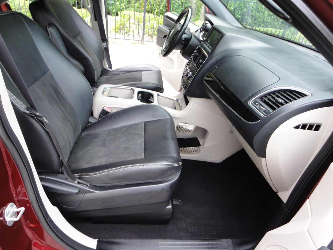 2019 Dodge Grand Caravan SXT  Stow n Go - Photo 40 - Deland, FL 32720