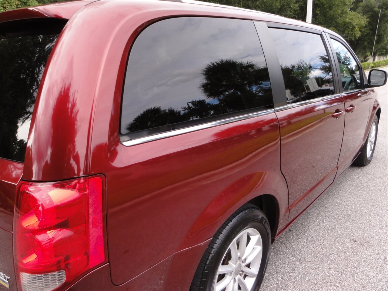 2019 Dodge Grand Caravan SXT  Stow n Go - Photo 13 - Deland, FL 32720