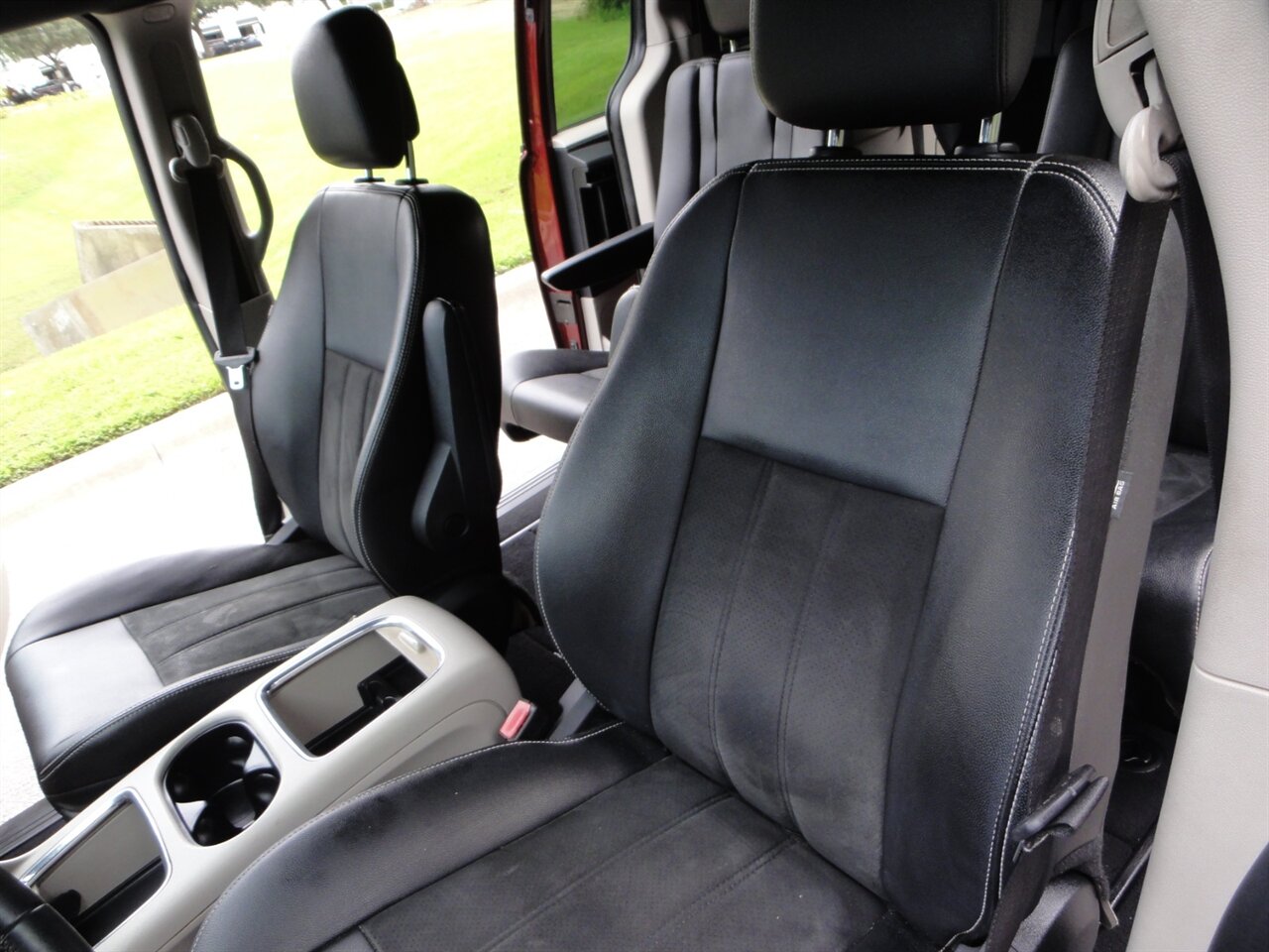 2019 Dodge Grand Caravan SXT  Stow n Go - Photo 31 - Deland, FL 32720