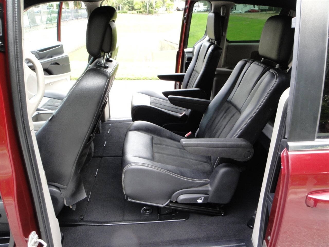 2019 Dodge Grand Caravan SXT  Stow n Go - Photo 34 - Deland, FL 32720