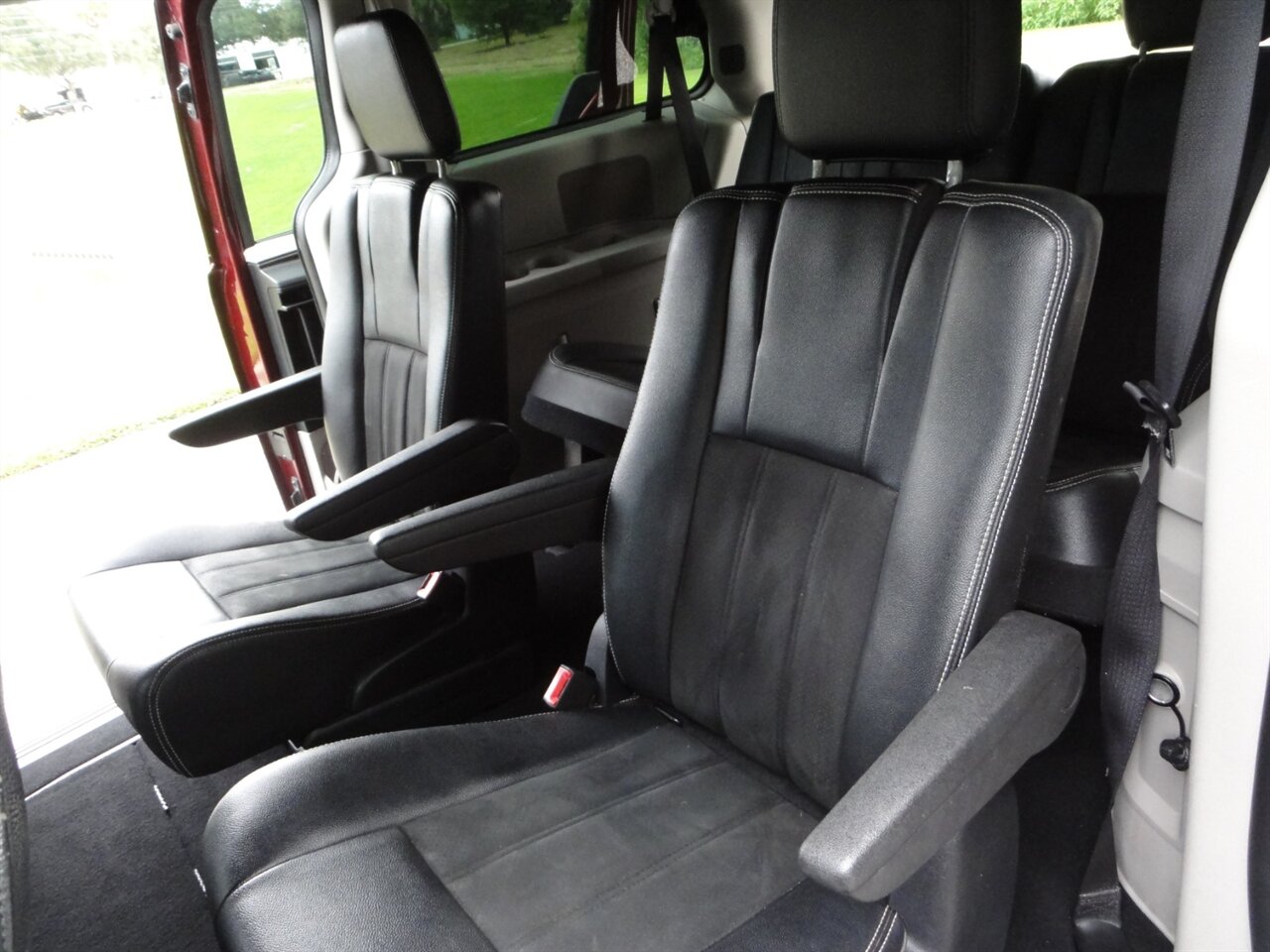 2019 Dodge Grand Caravan SXT  Stow n Go - Photo 35 - Deland, FL 32720