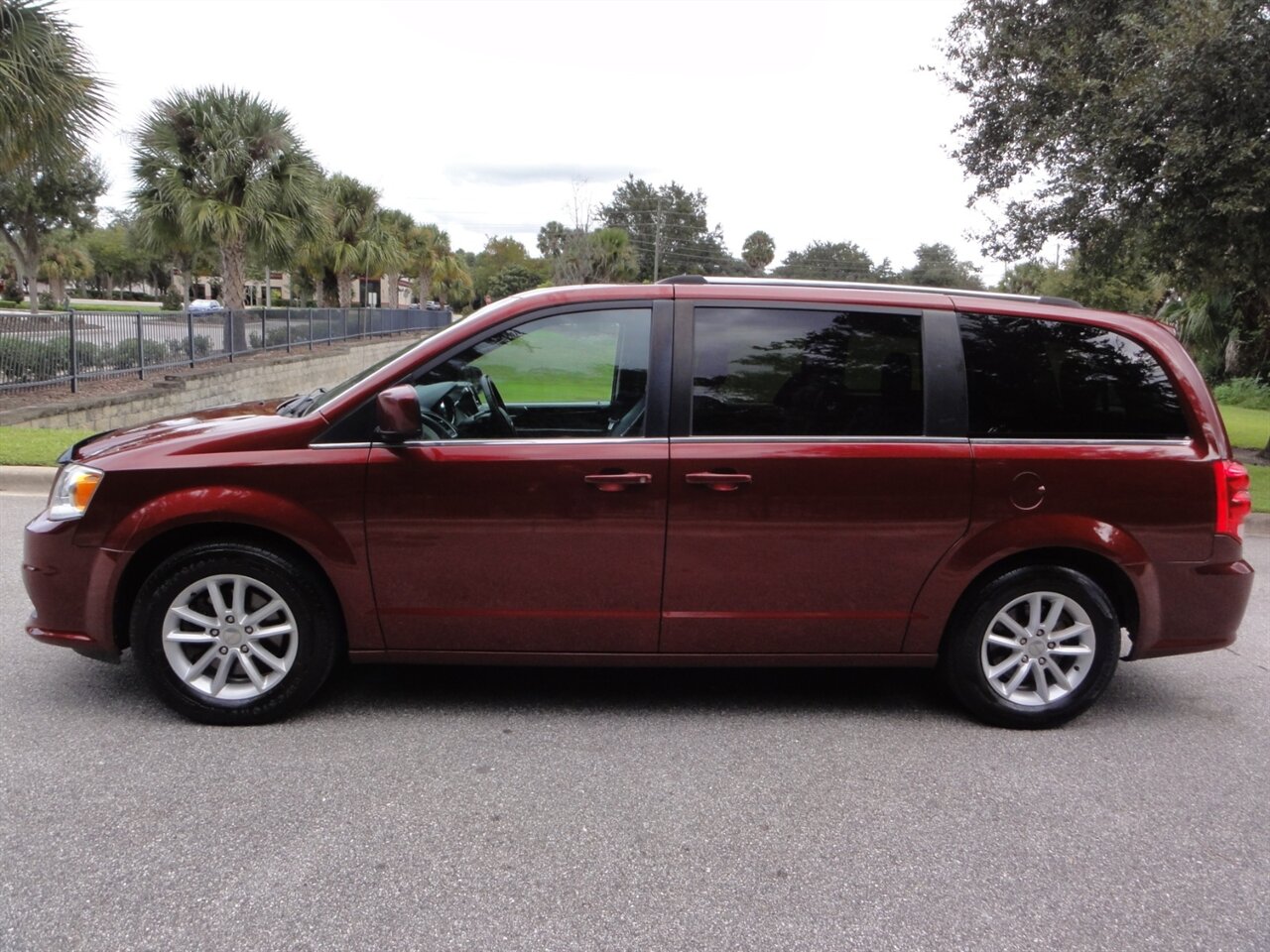 2019 Dodge Grand Caravan SXT  Stow n Go - Photo 16 - Deland, FL 32720