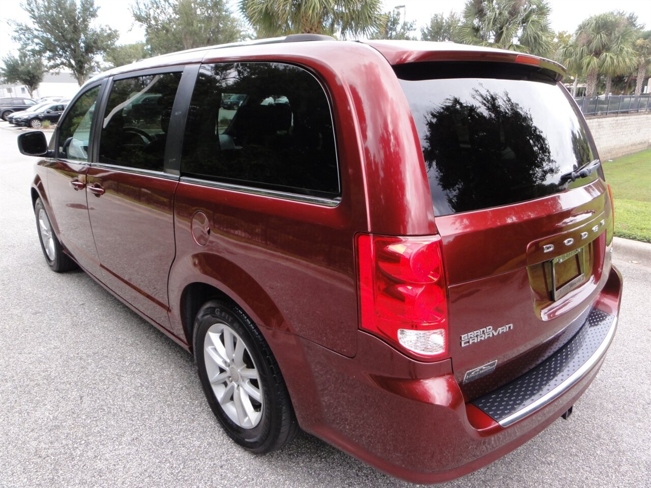 2019 Dodge Grand Caravan SXT  Stow n Go - Photo 4 - Deland, FL 32720