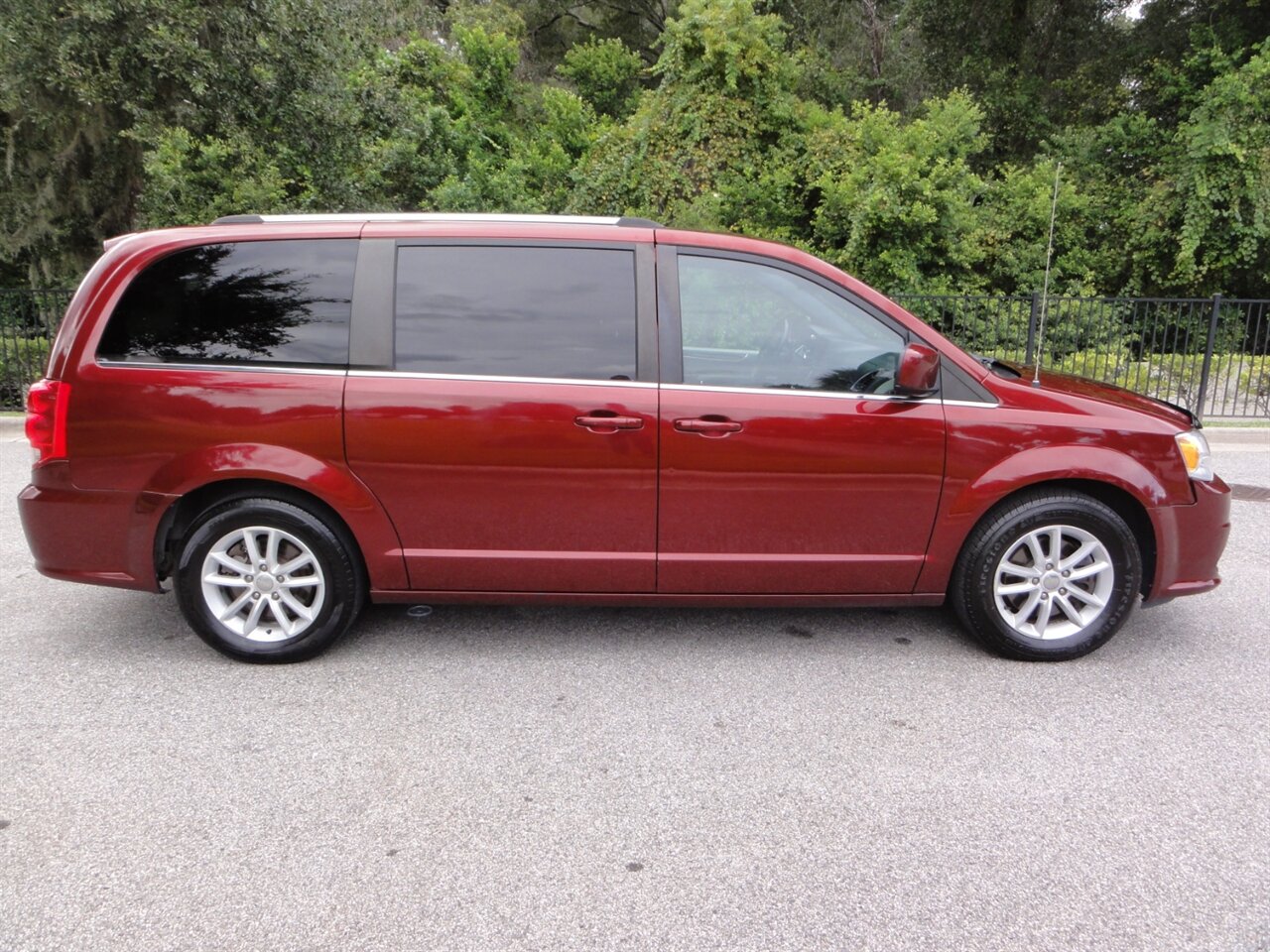 2019 Dodge Grand Caravan SXT  Stow n Go - Photo 15 - Deland, FL 32720