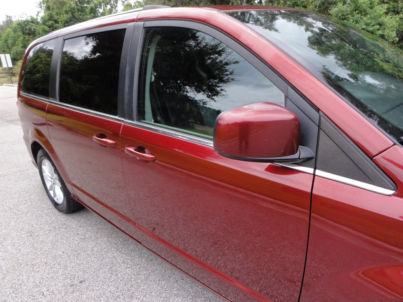 2019 Dodge Grand Caravan SXT  Stow n Go - Photo 10 - Deland, FL 32720