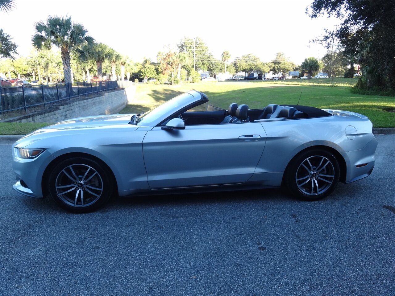2015 Ford Mustang EcoBoost Premium   - Photo 23 - Deland, FL 32720