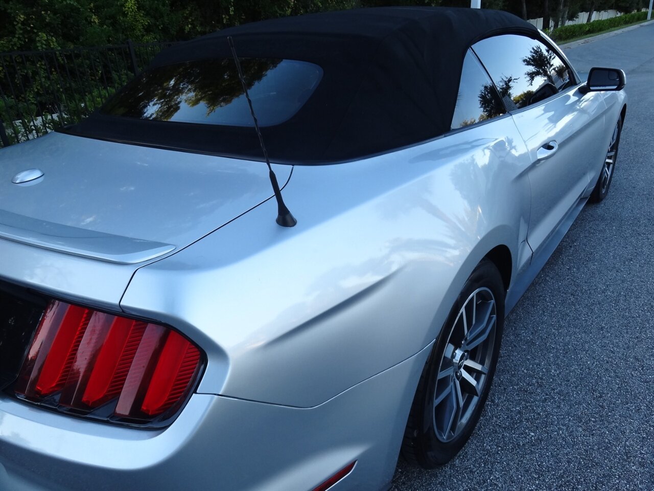 2015 Ford Mustang EcoBoost Premium   - Photo 17 - Deland, FL 32720