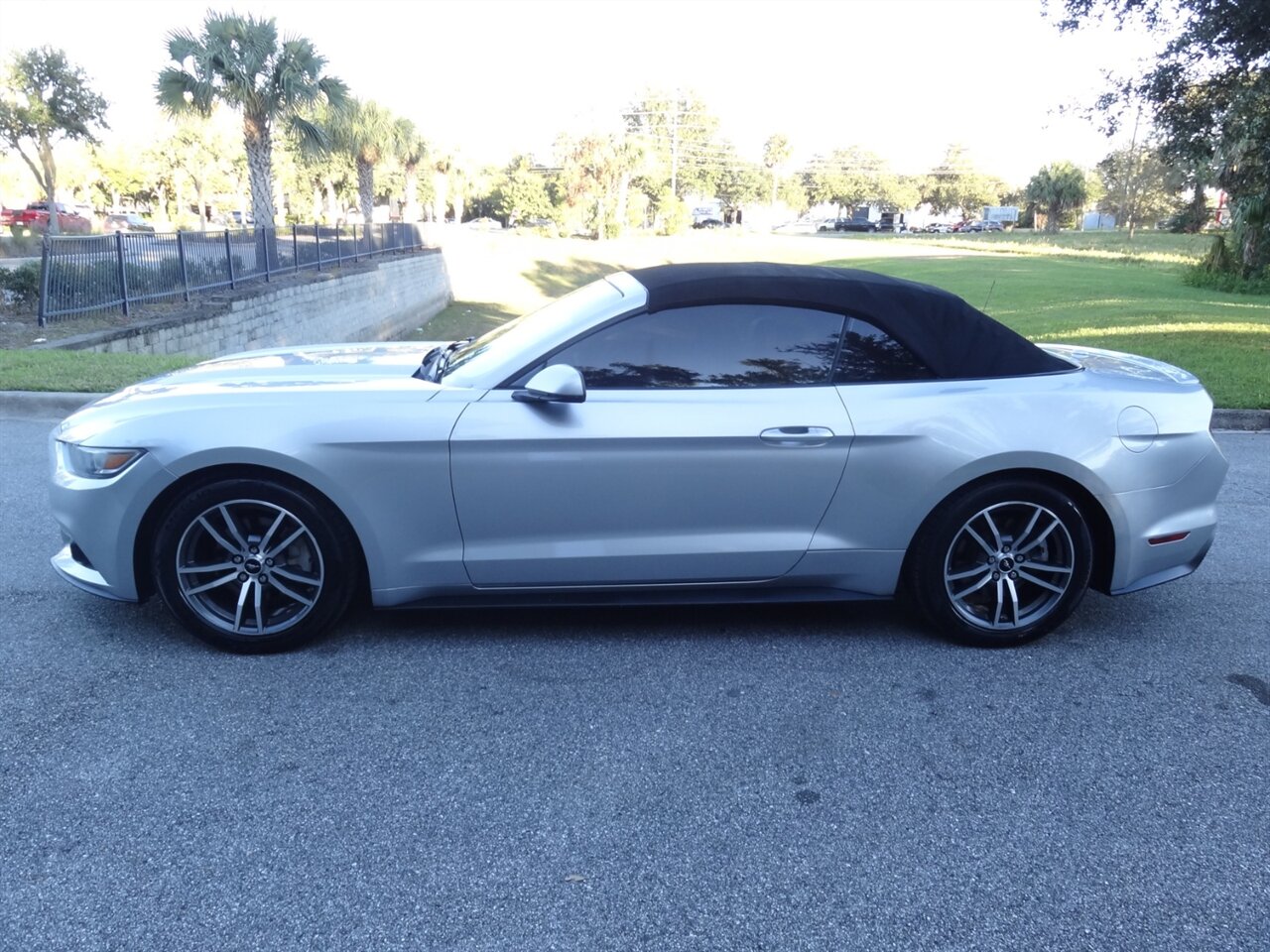 2015 Ford Mustang EcoBoost Premium   - Photo 21 - Deland, FL 32720