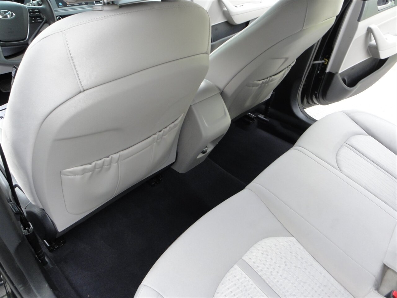 2017 Hyundai SONATA Hybrid SE - Photo 35 - Deland, FL 32720