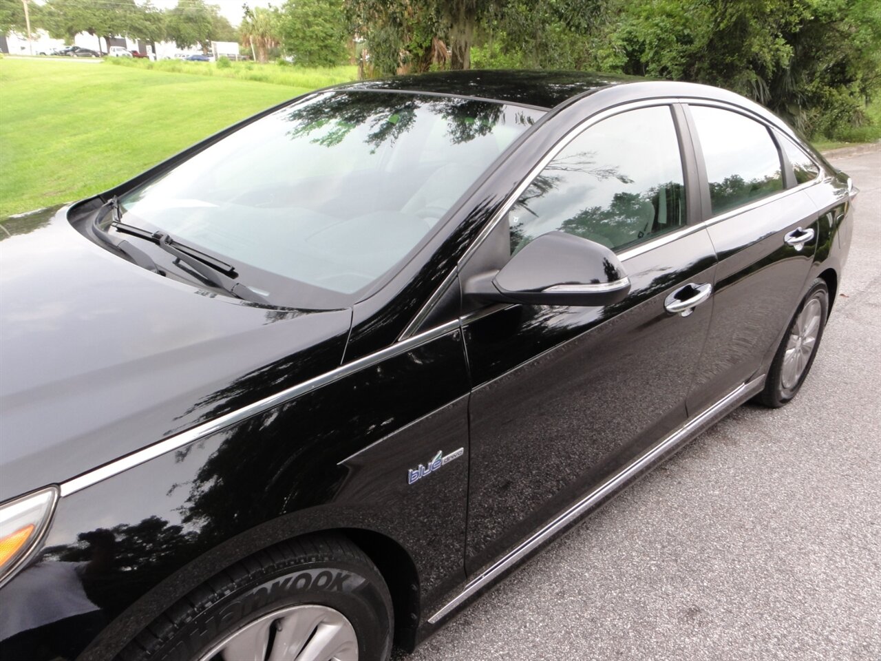 2017 Hyundai SONATA Hybrid SE - Photo 9 - Deland, FL 32720