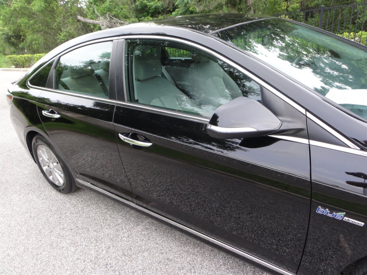 2017 Hyundai SONATA Hybrid SE - Photo 10 - Deland, FL 32720