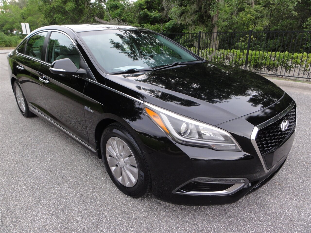 2017 Hyundai SONATA Hybrid SE   - Photo 1 - Deland, FL 32720