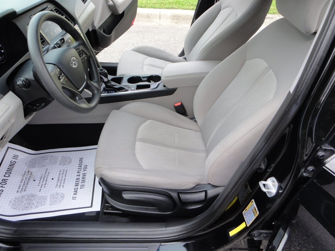 2017 Hyundai SONATA Hybrid SE - Photo 32 - Deland, FL 32720