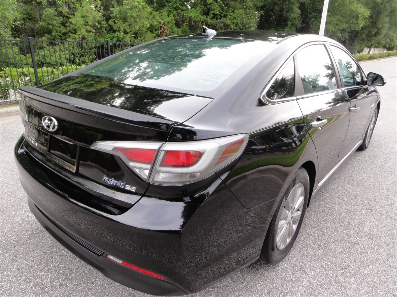 2017 Hyundai SONATA Hybrid SE - Photo 3 - Deland, FL 32720