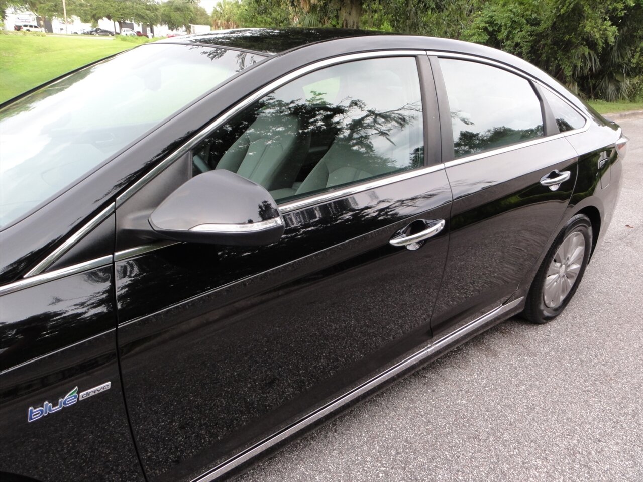 2017 Hyundai SONATA Hybrid SE - Photo 11 - Deland, FL 32720