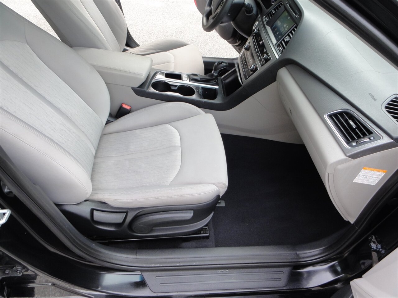 2017 Hyundai SONATA Hybrid SE - Photo 40 - Deland, FL 32720