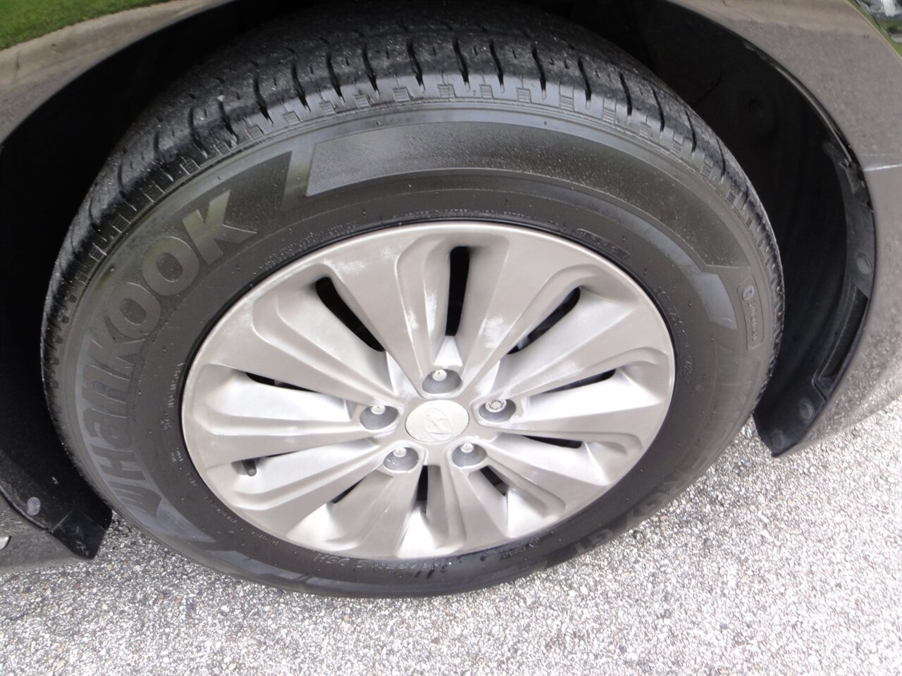 2017 Hyundai SONATA Hybrid SE - Photo 25 - Deland, FL 32720