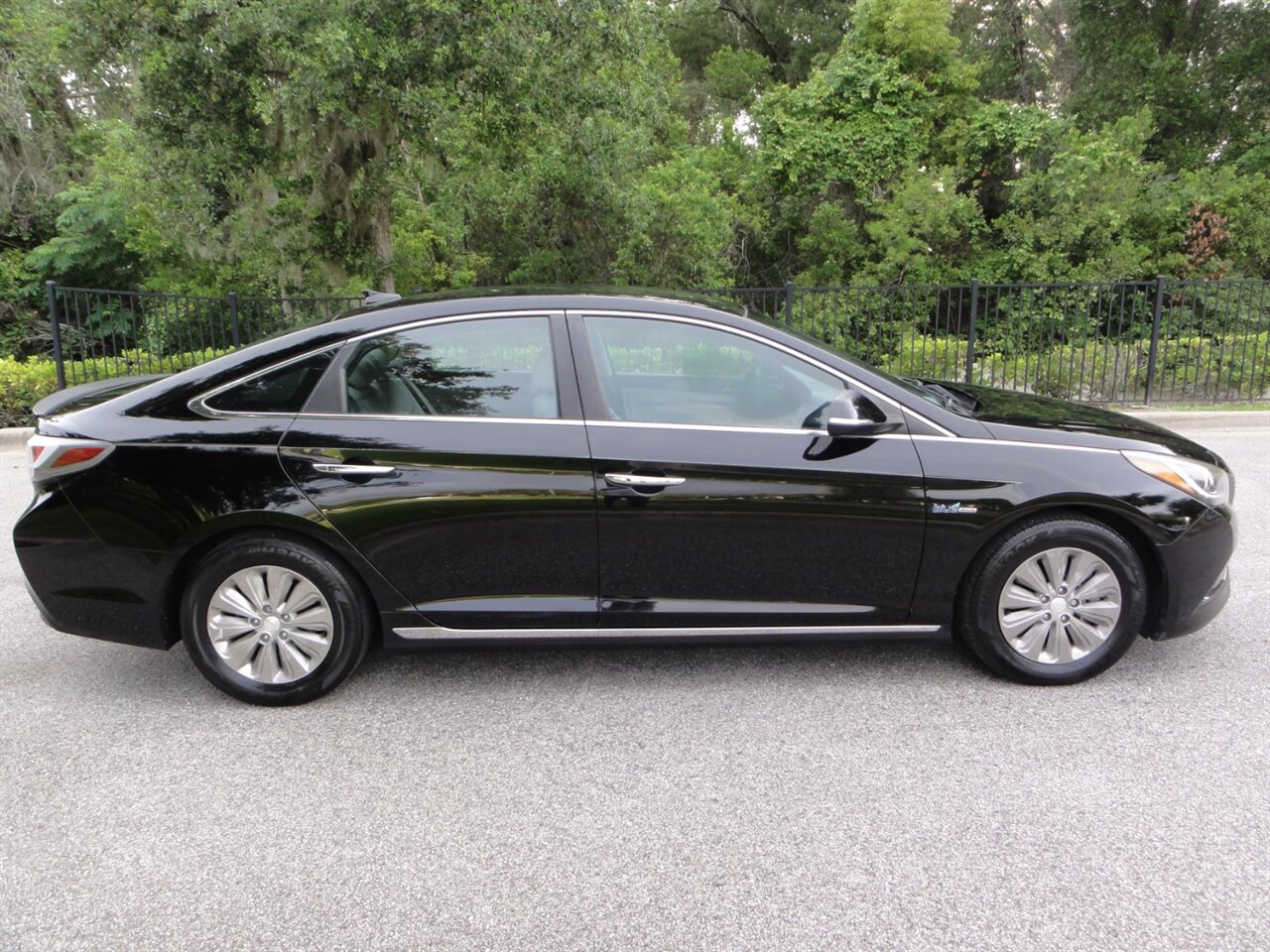 2017 Hyundai SONATA Hybrid SE - Photo 15 - Deland, FL 32720