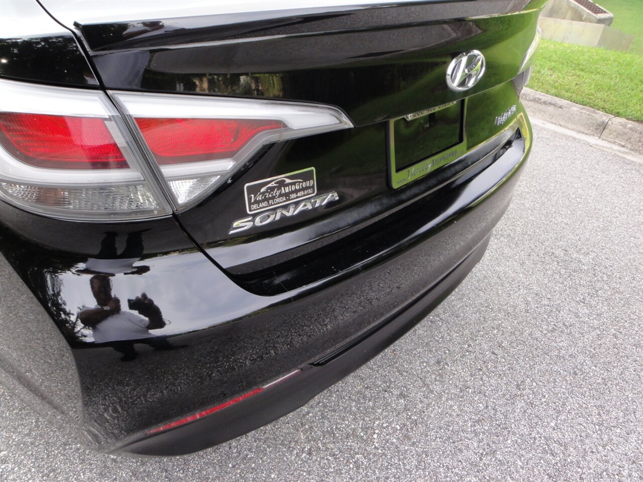 2017 Hyundai SONATA Hybrid SE - Photo 21 - Deland, FL 32720