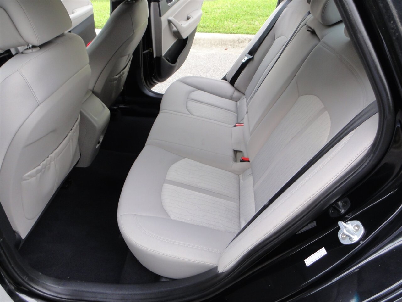 2017 Hyundai SONATA Hybrid SE - Photo 34 - Deland, FL 32720