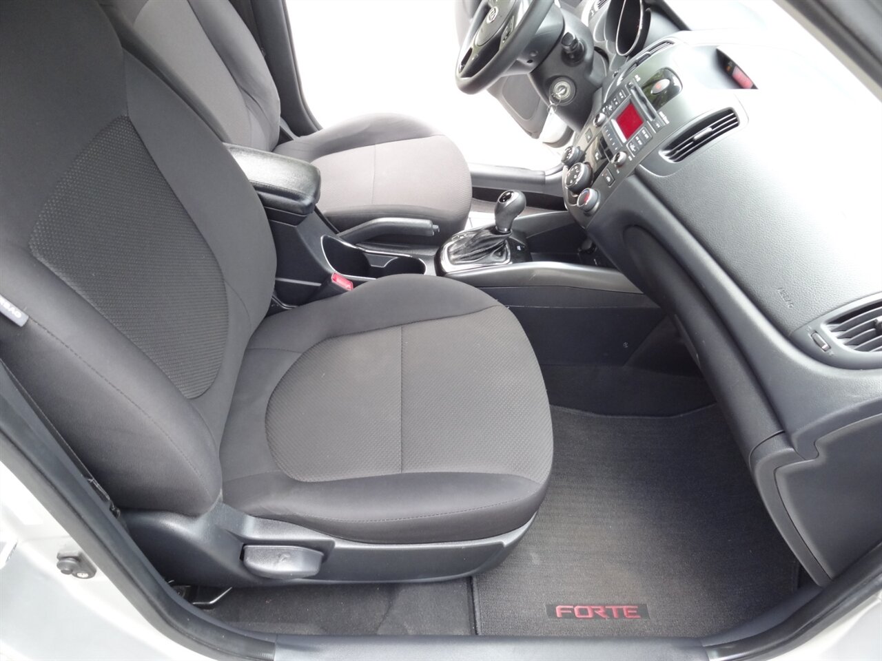 2013 Kia Forte5 EX   - Photo 32 - Deland, FL 32720
