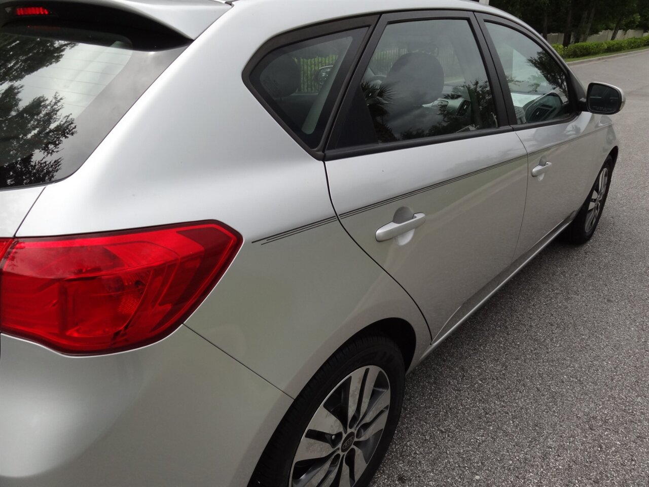 2013 Kia Forte5 EX   - Photo 14 - Deland, FL 32720