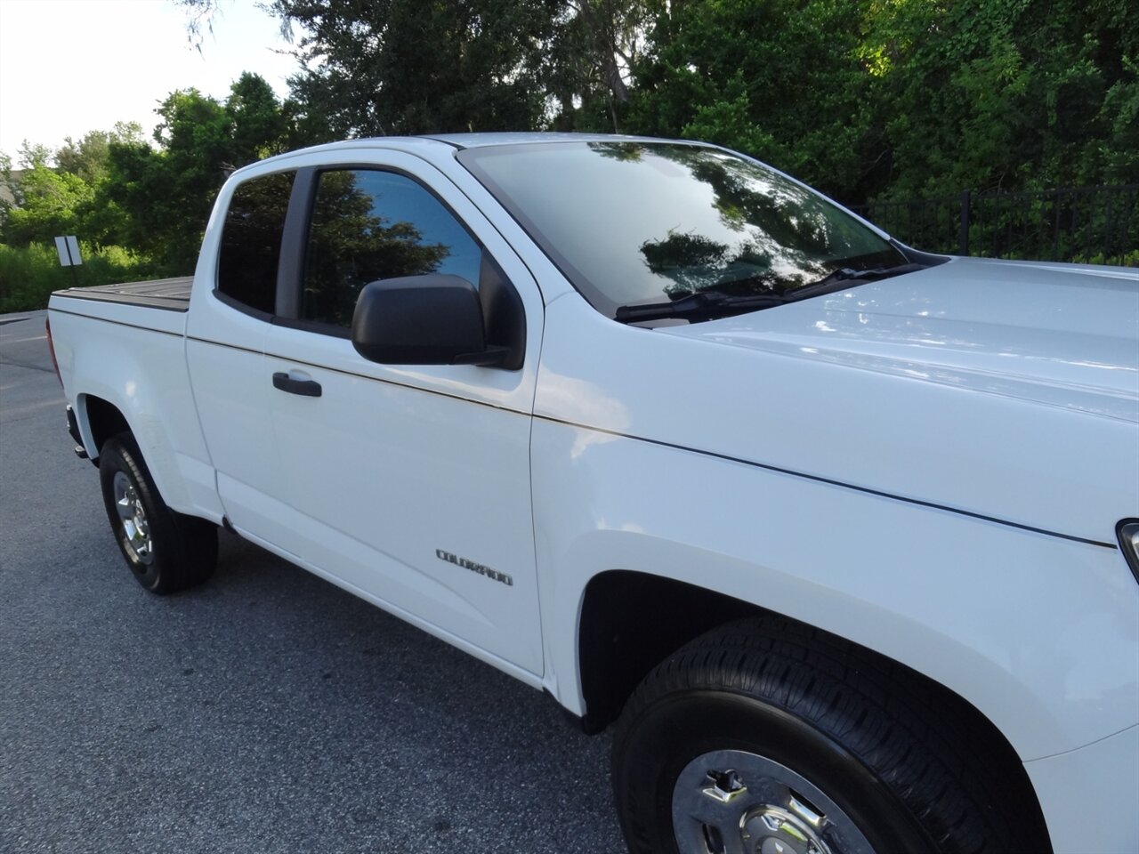 2016 Chevrolet Colorado Pick up truck   - Photo 8 - Deland, FL 32720