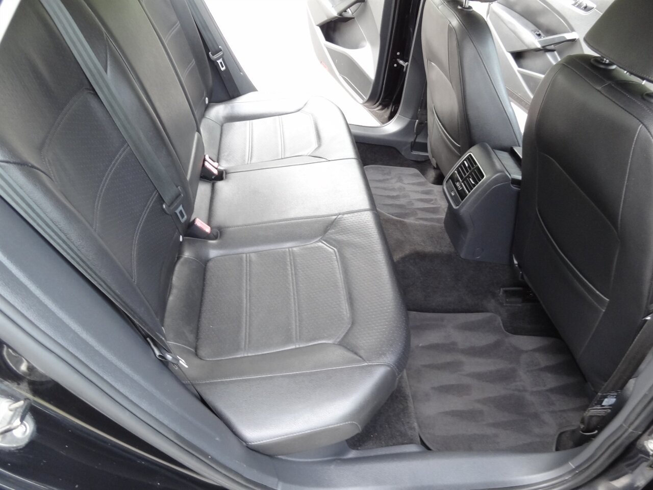 2018 Volkswagen Passat 2.0T SE   - Photo 37 - Deland, FL 32720