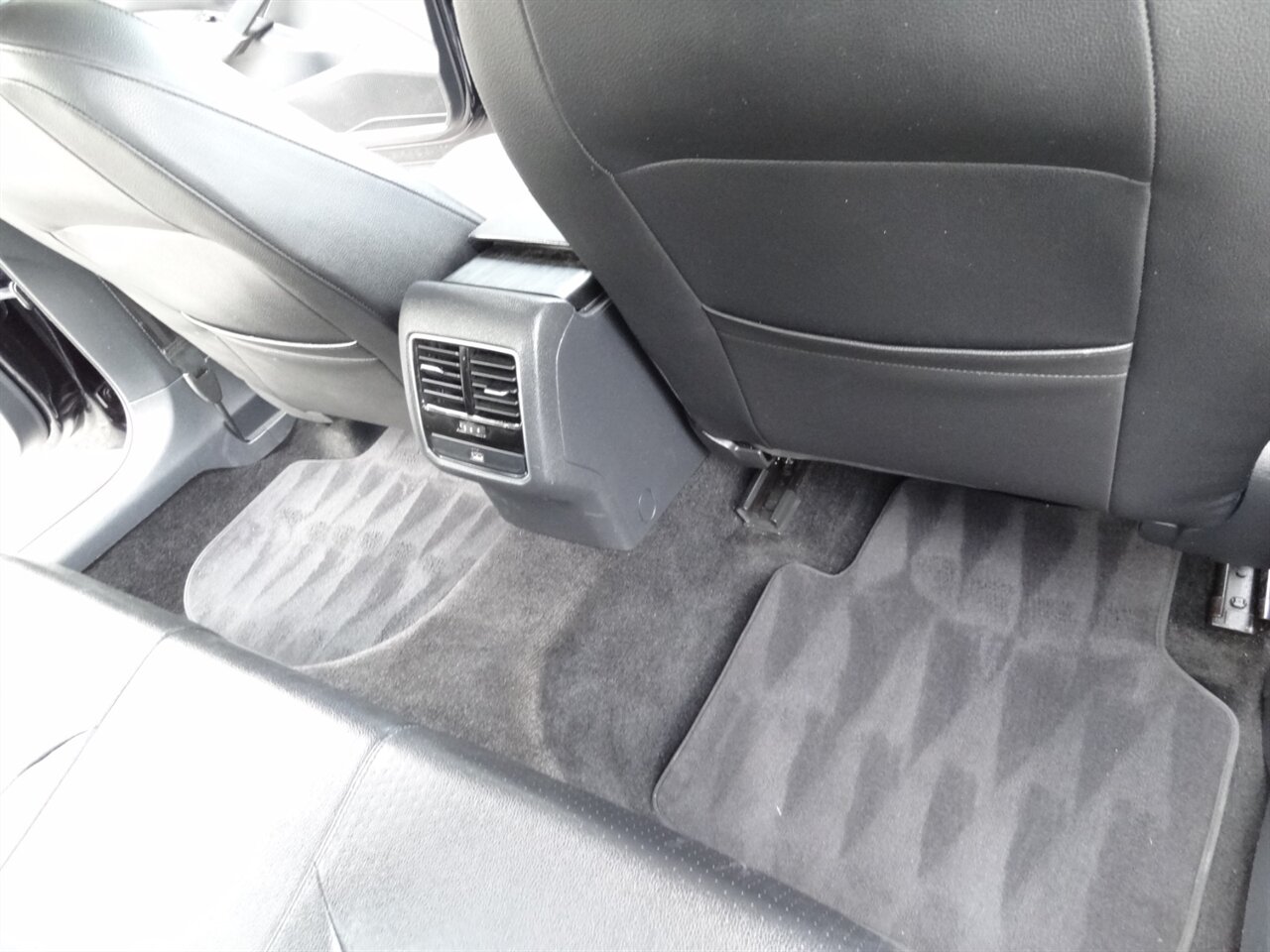 2018 Volkswagen Passat 2.0T SE   - Photo 38 - Deland, FL 32720