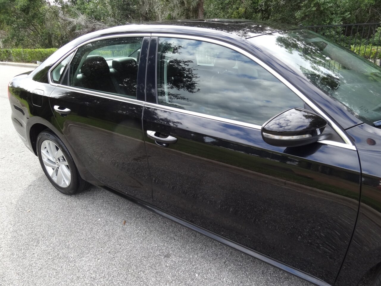 2018 Volkswagen Passat 2.0T SE   - Photo 10 - Deland, FL 32720