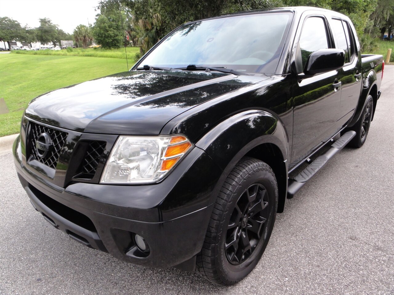 2021 Nissan Frontier SV - Photo 2 - Deland, FL 32720