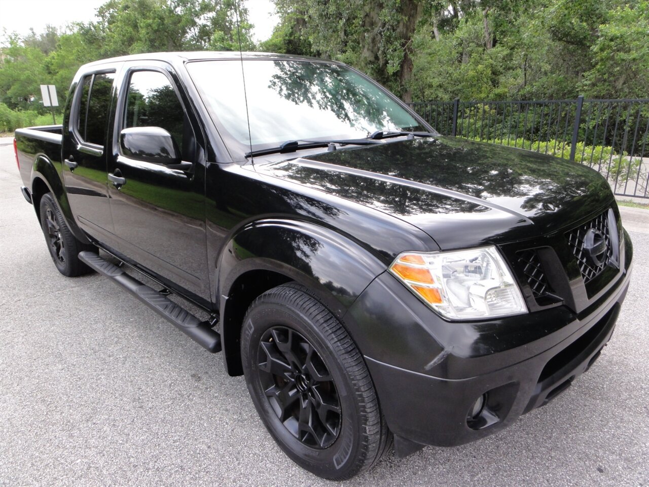 2021 Nissan Frontier SV   - Photo 1 - Deland, FL 32720