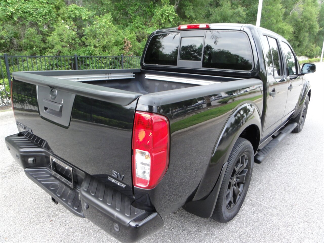 2021 Nissan Frontier SV - Photo 3 - Deland, FL 32720