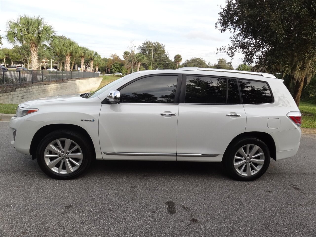 2013 Toyota Highlander Hybrid Limited   - Photo 16 - Deland, FL 32720