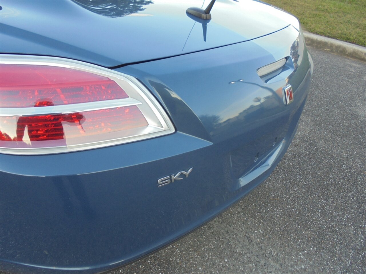 2007 Saturn SKY Premium   - Photo 28 - Deland, FL 32720