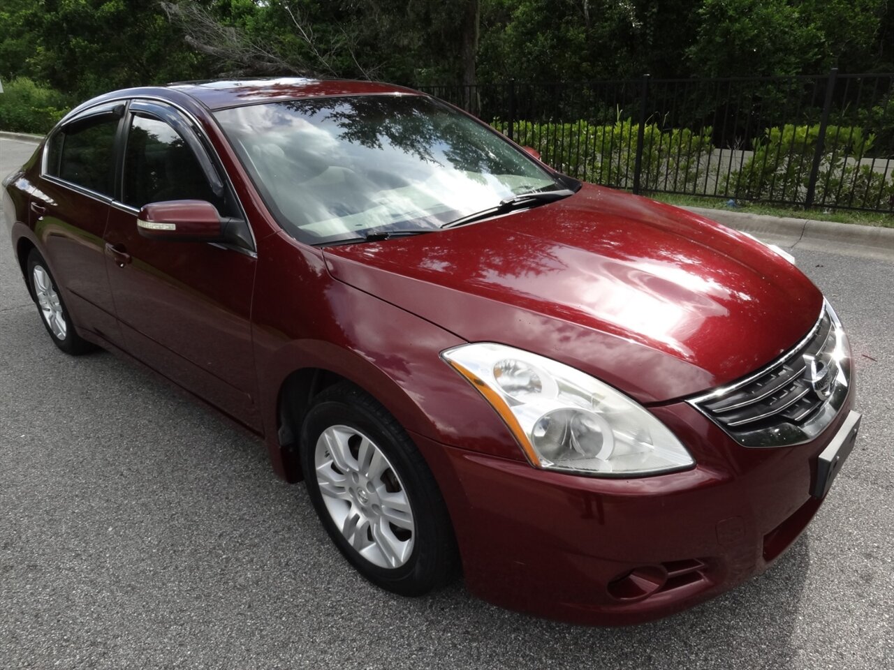 2012 Nissan Altima 2.5  S - Photo 1 - Deland, FL 32720