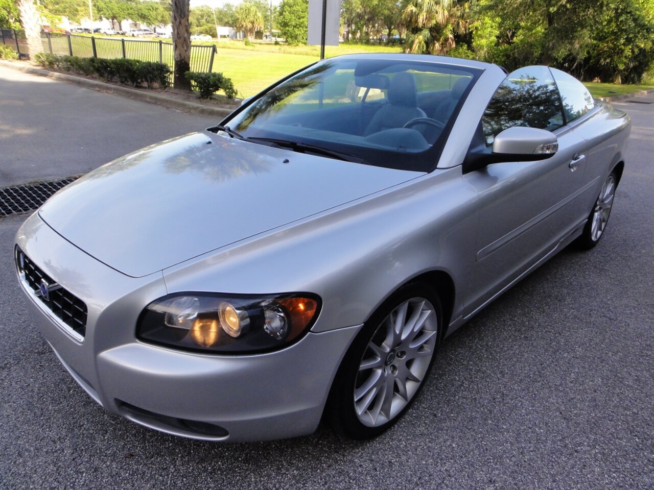 2008 Volvo C70 T5 Premium convertible - Photo 2 - Deland, FL 32720