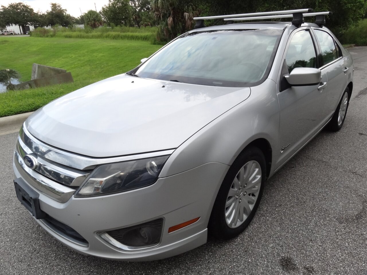 2010 Ford Fusion Hybrid Limited - Photo 2 - Deland, FL 32720