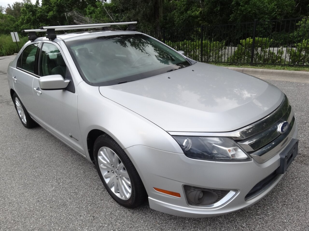 2010 Ford Fusion Hybrid Limited - Photo 1 - Deland, FL 32720